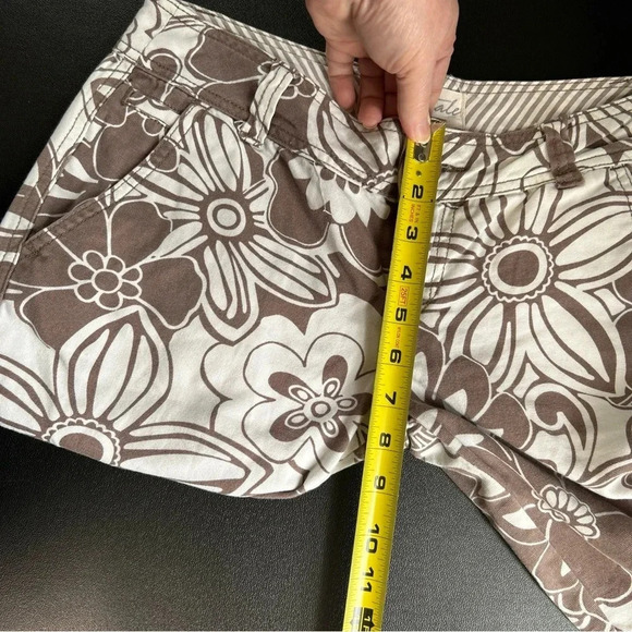 Aeropostale Women's Size 3/4 Floral Bermuda Shorts Brown White Retro Groovy Boho - Picture 9 of 15